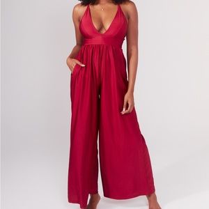 LUX DEEP V BRAMI JUMPSUIT 
Tags included 💕 Never worn 💕